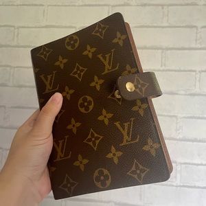 Medium monogram louis vuitton ring agenda cover